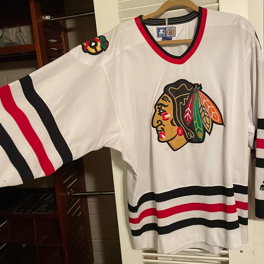 Men’s Blackhawks jersey size L